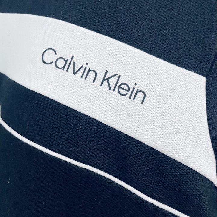 Свитшот Calvin Klein ( новый ,оригинал)