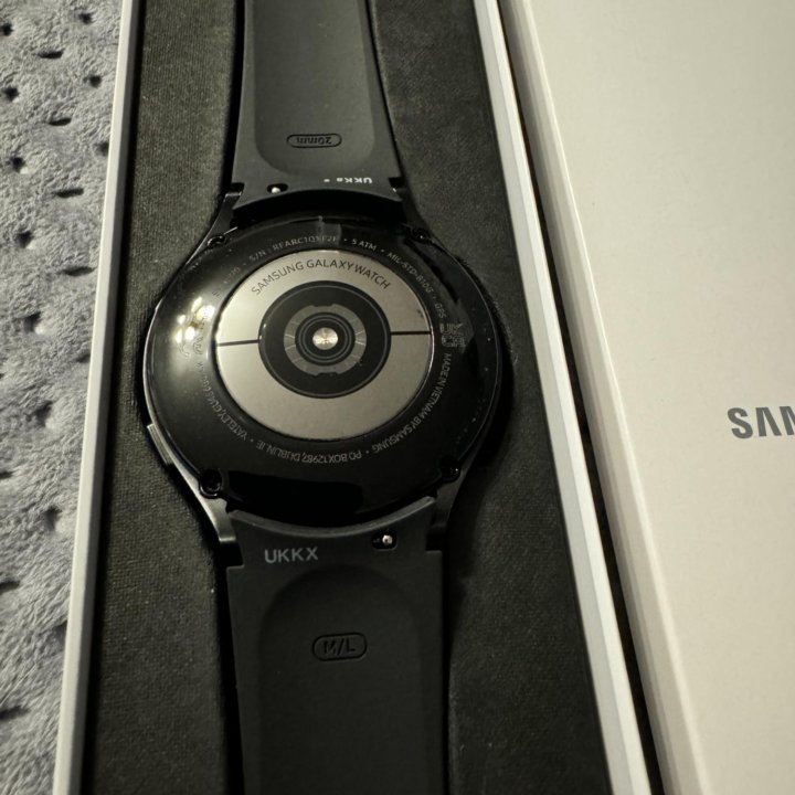 Продам смарт-часы Samsung Galaxy Watch4 44mm