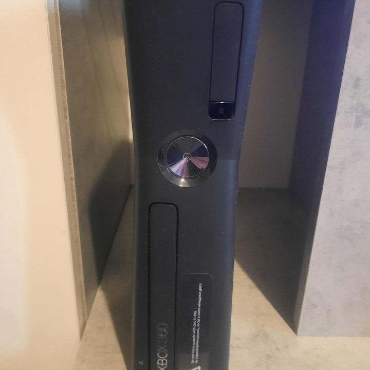 Xbox 360 не рабочий.