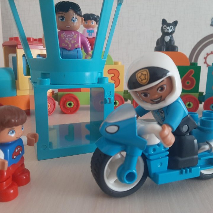 Lego duplo паровоз и мотоциклист