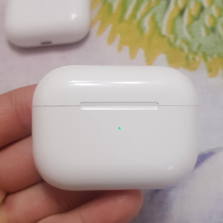 Продаю Apple Airpods PRO