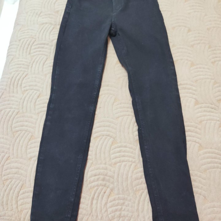 Джинсы черные