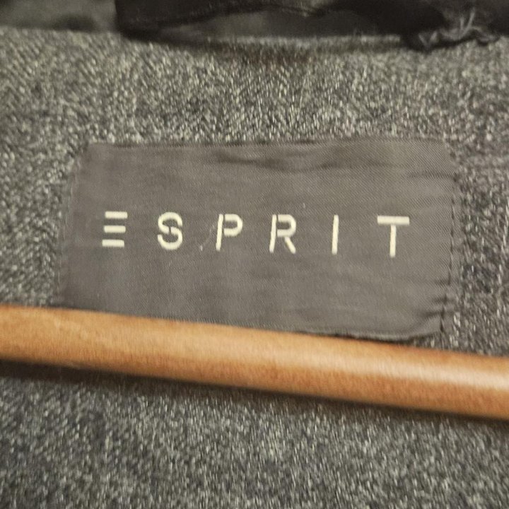 Зимний пуховик Esprit 44 р.