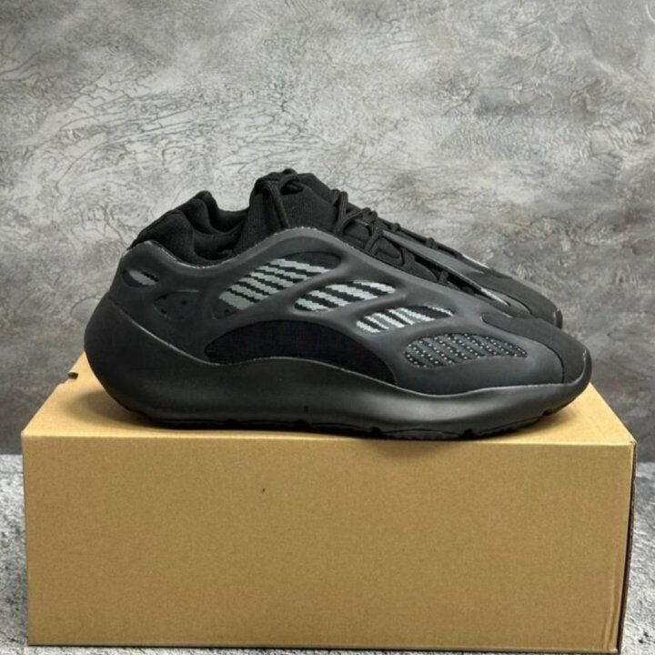 Кроссовки Adidas Yeezy Boost 700