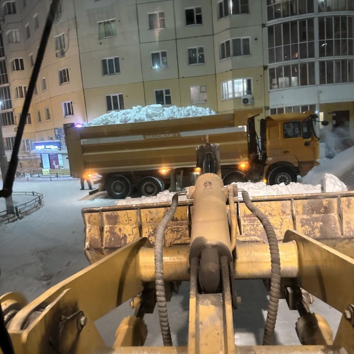 Погрузчик и самосвал