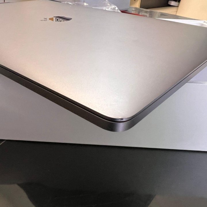 Apple MacBook Pro 15 2018 i9/32/1Tb/radeon 560x Кр