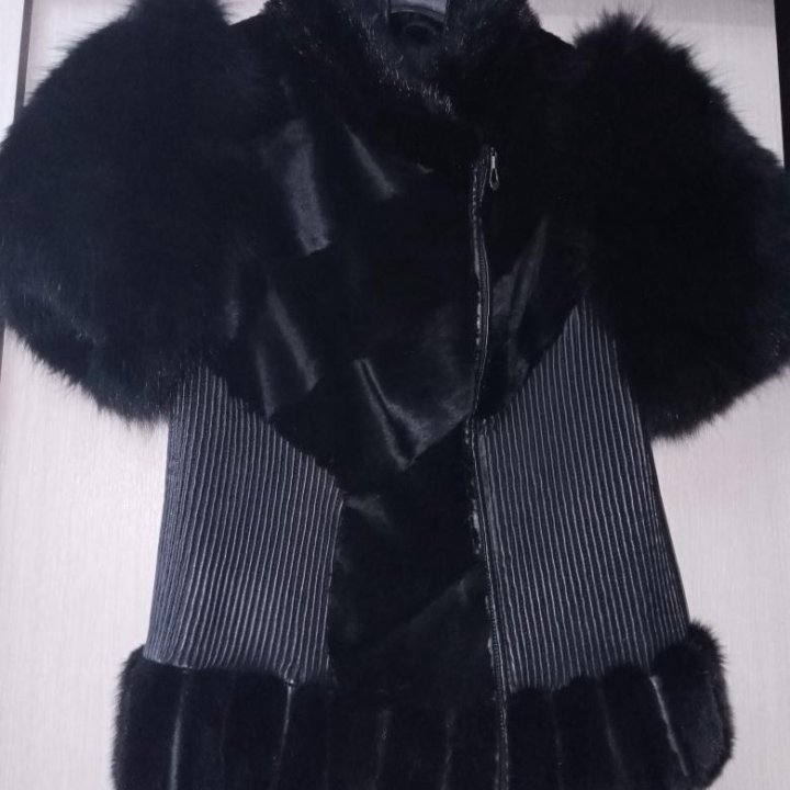 Новая женская куртка- жилетка