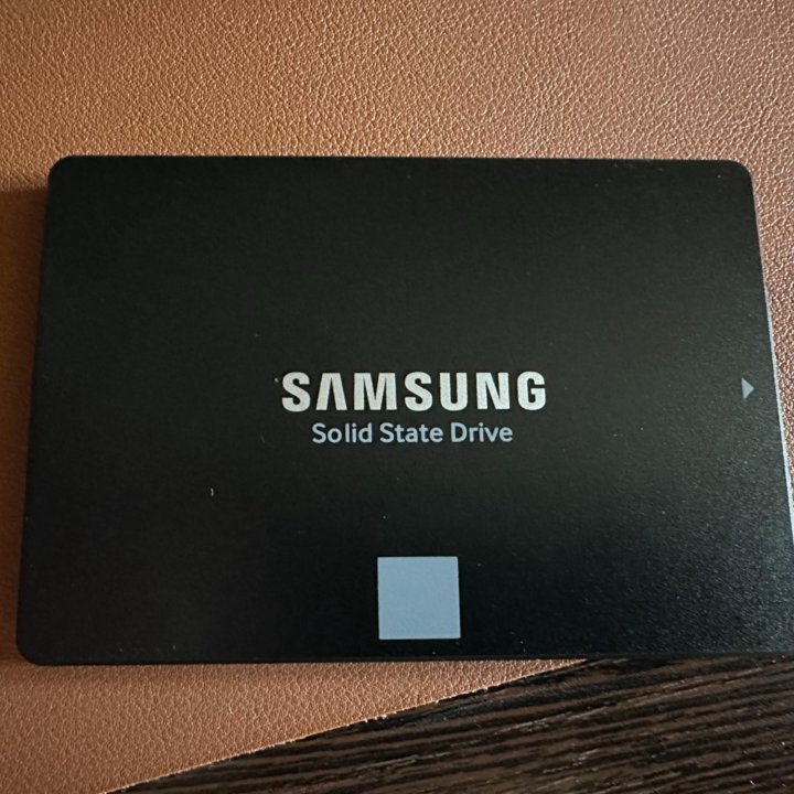 Продам SSD диск Samsung EVO 860 1 TB (SATA)