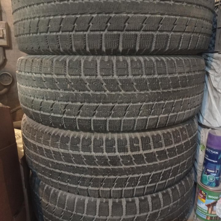 Toyo 215/70 R15 не шипованные