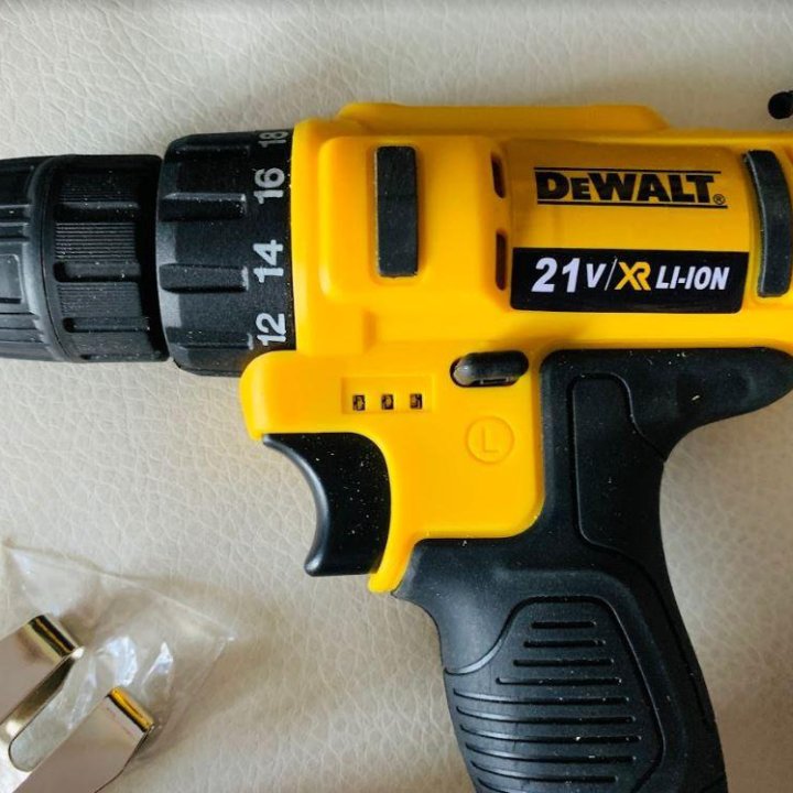 Шуруповерт 21V DeWALT