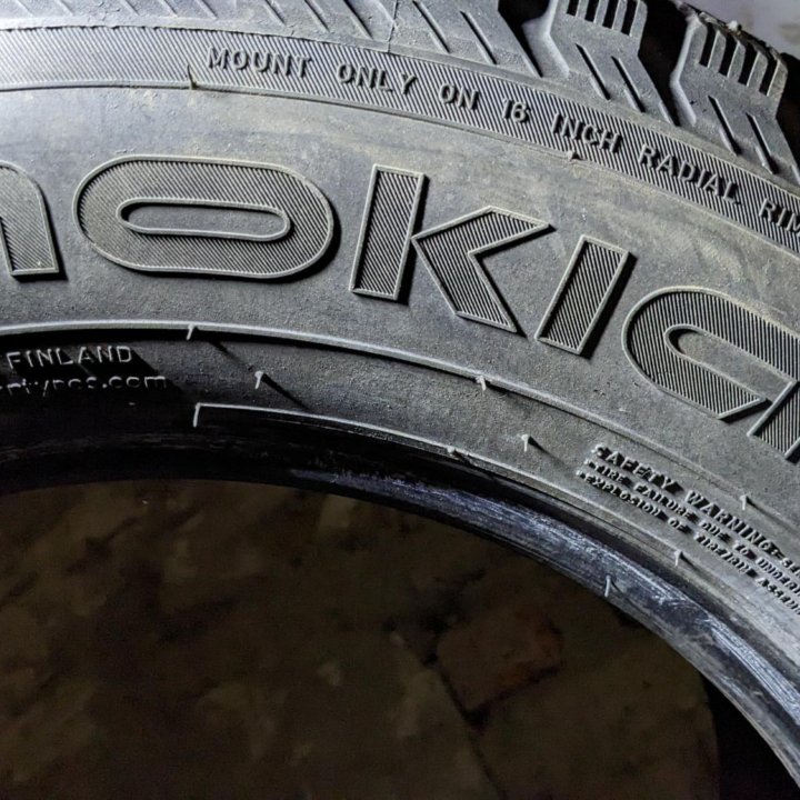 Nokian Hakkapeliitta 4 234/60 R16