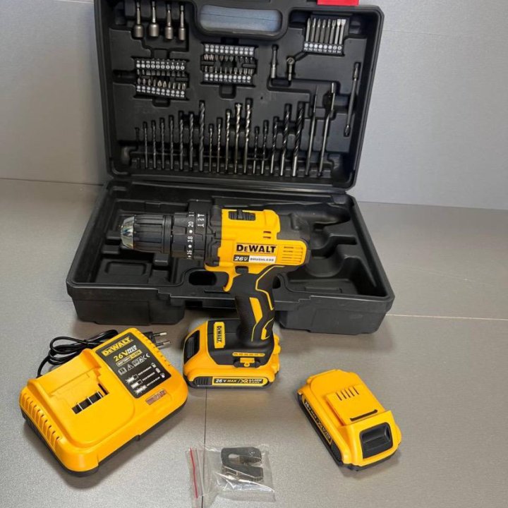 Шуруповерт Dewalt 26 v ударный с набором