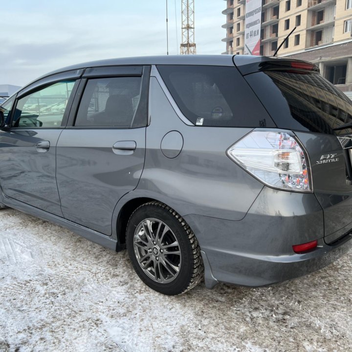 Аренда авто гибрид Honda Fit Shuttle