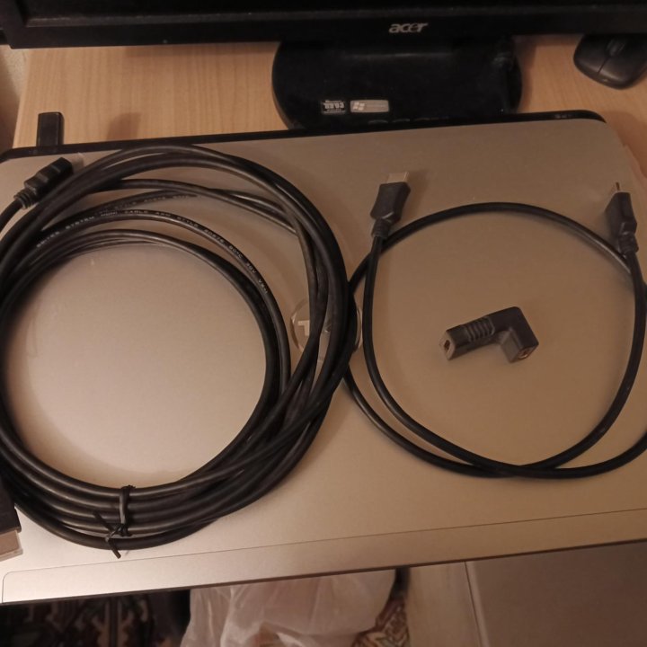 Кабели и угловой конектор HDMI