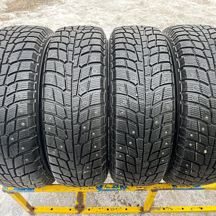 Зима Michelin 205/70 R15 + Диски Нива Шевинива