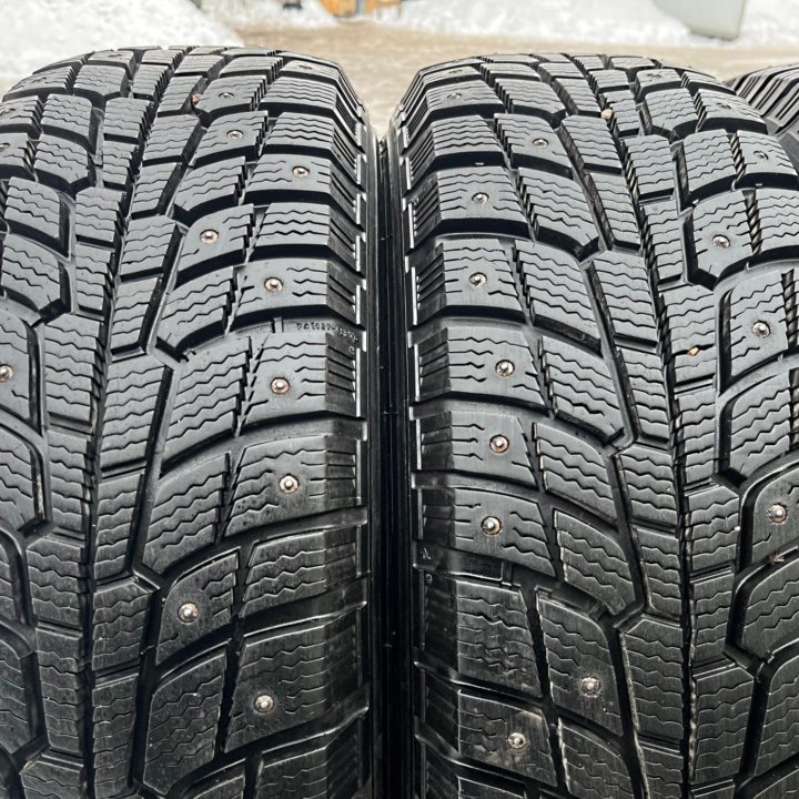 Зима Michelin 205/70 R15 + Диски Нива Шевинива