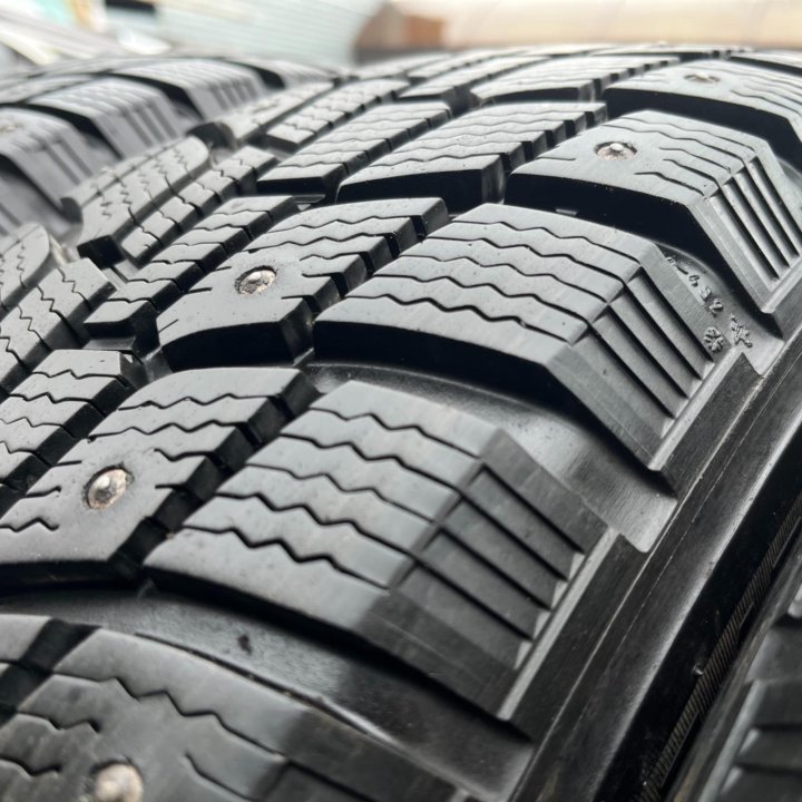 Зима Michelin 205/70 R15 + Диски Нива Шевинива