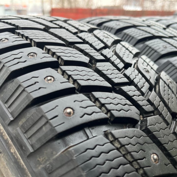 Зима Michelin 205/70 R15 + Диски Нива Шевинива