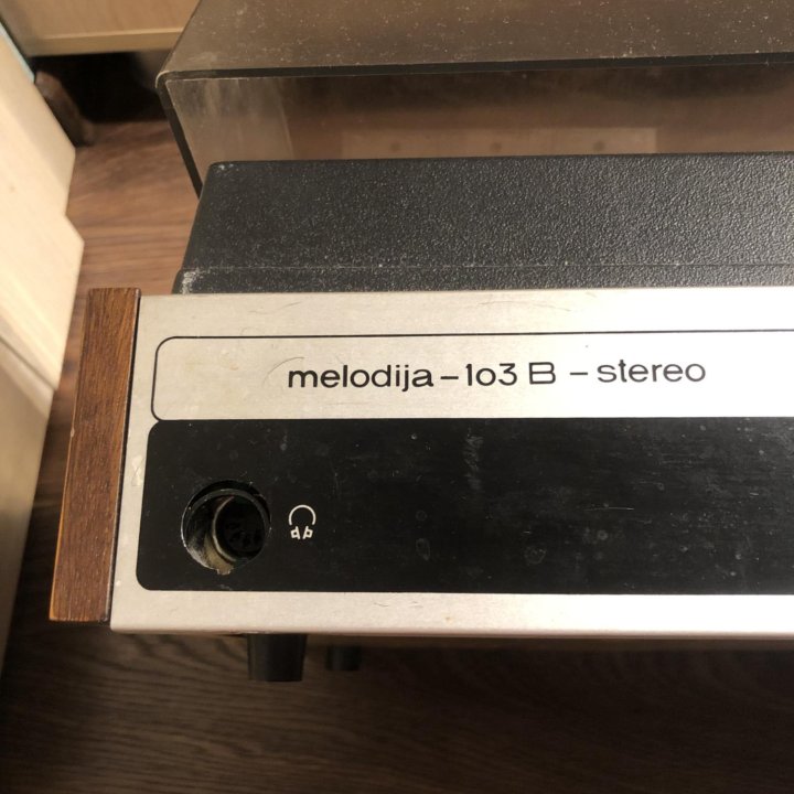 Проигрыватель Radiotehnika melodija-103 B-stereo