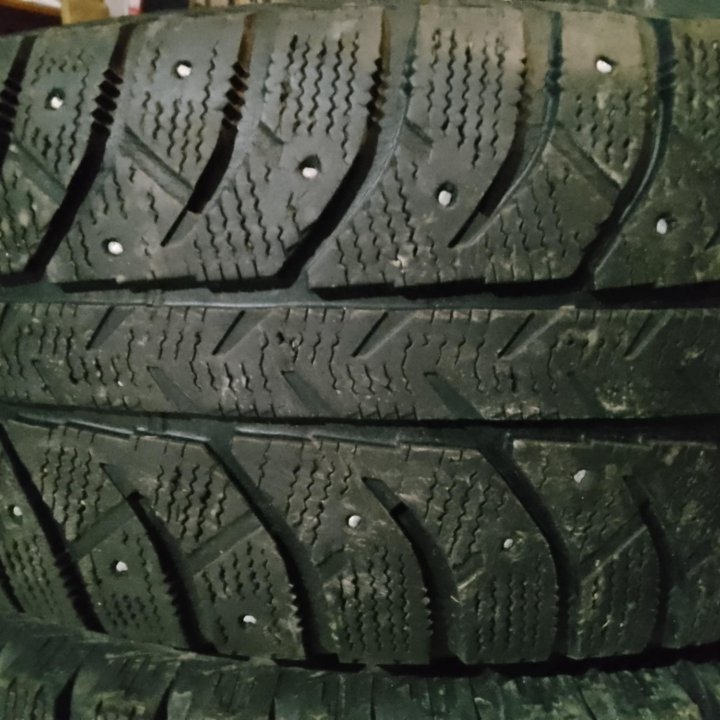 Bridgestone 215/65 R16