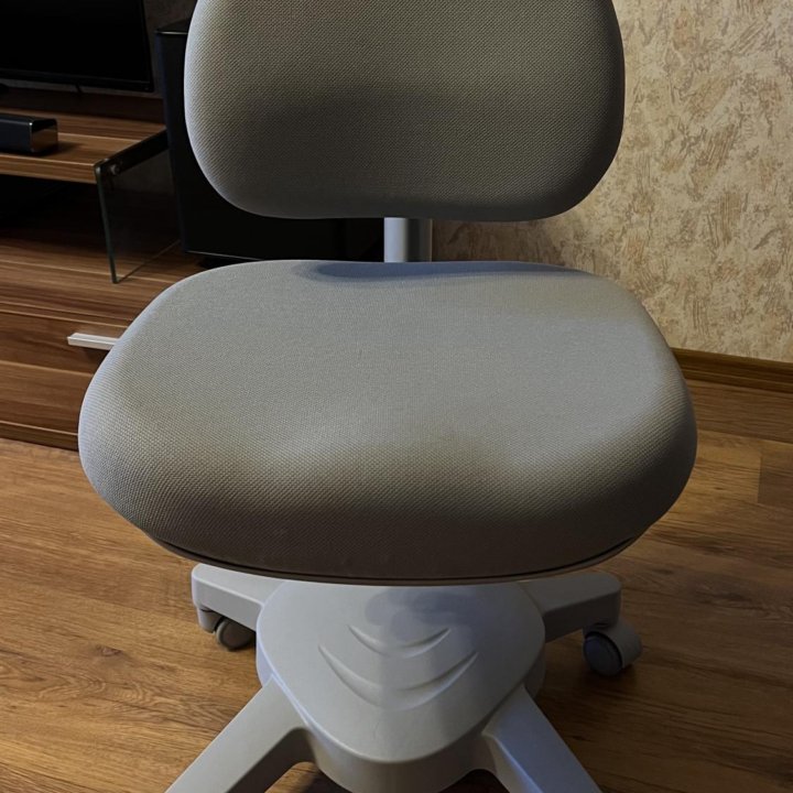 Детское растущее компьютерное кресло