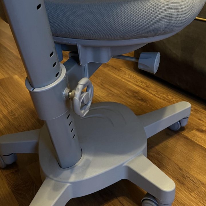 Детское растущее компьютерное кресло