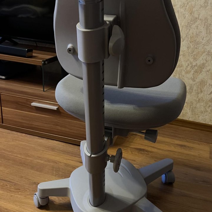 Детское растущее компьютерное кресло