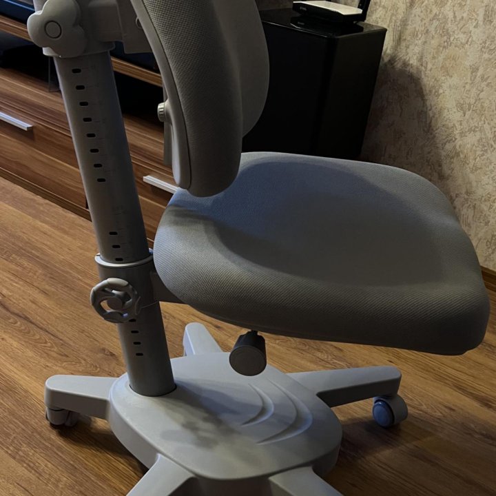 Детское растущее компьютерное кресло