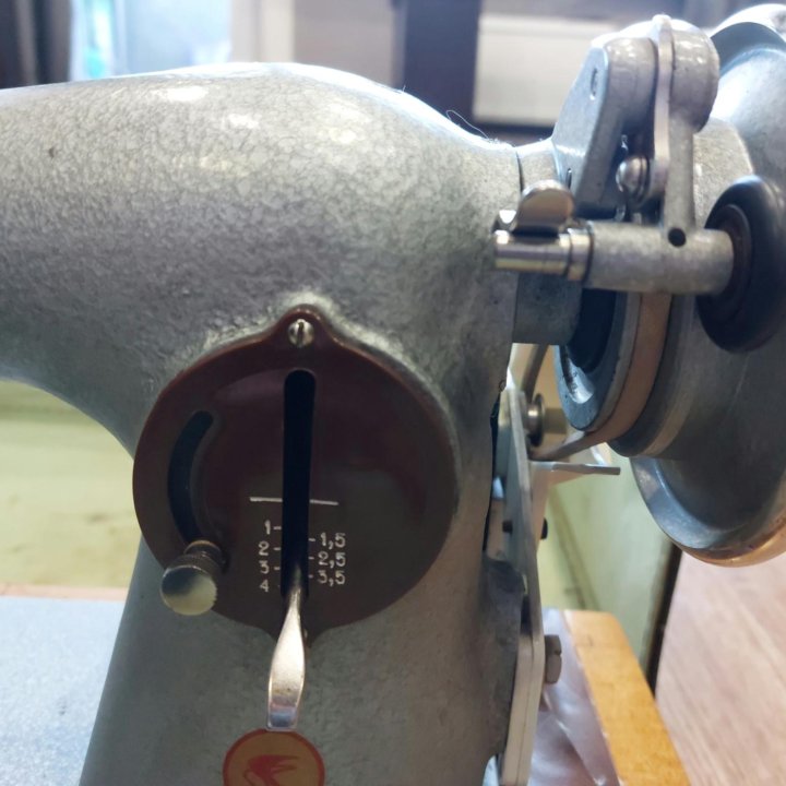 Швейная машина Подольск 2м с электроприводом