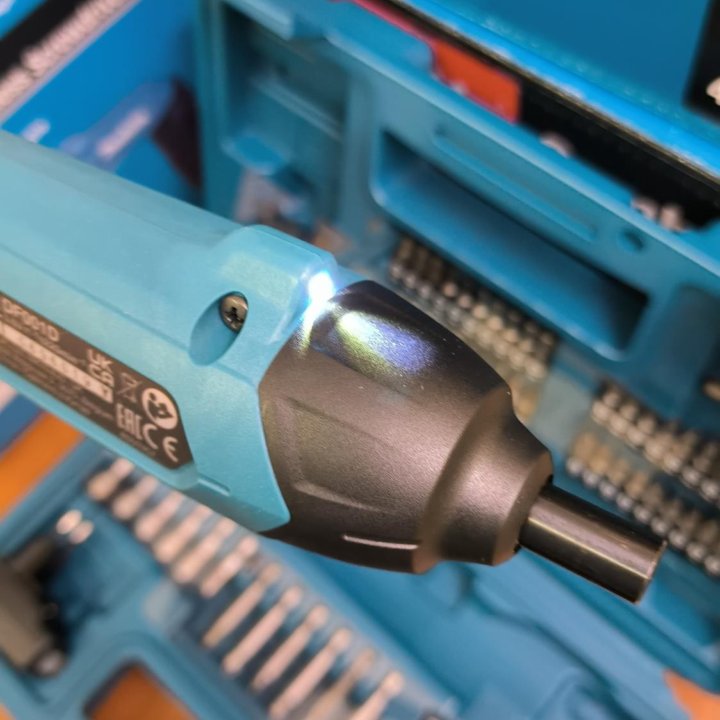 Оригинал отвёртка Makita DF001DW новая