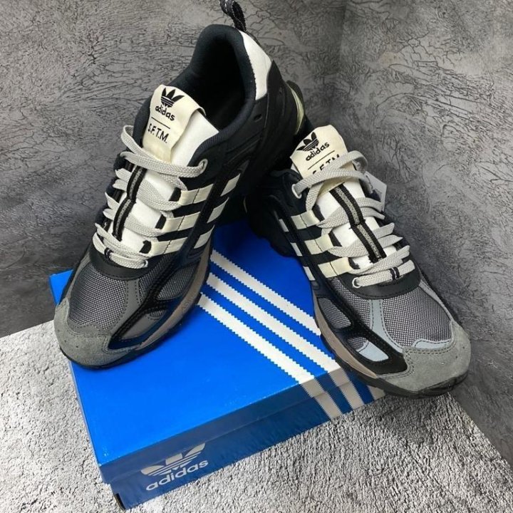 Кроссовки adidas