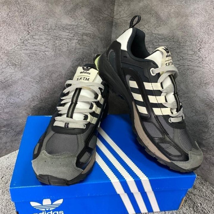 Кроссовки adidas