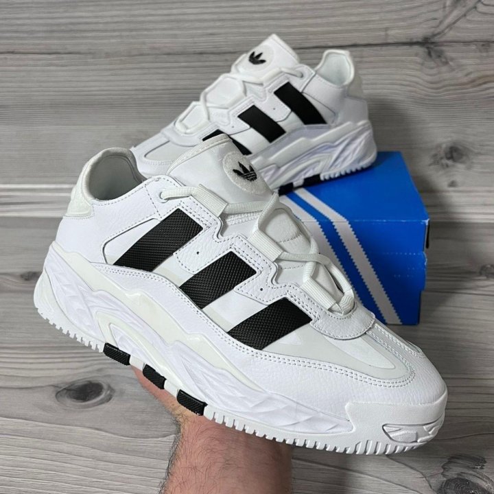 Кроссовки Adidas