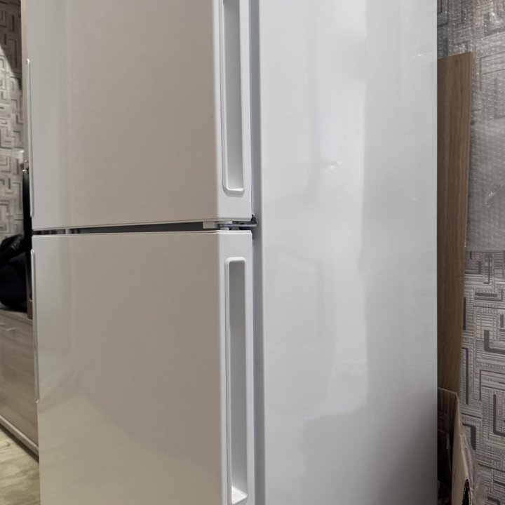 Холодильник Hotpoint-Ariston HF 4200 W