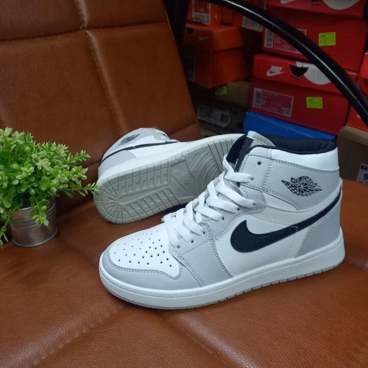 Кроссовки Nike air Jordan (весна)