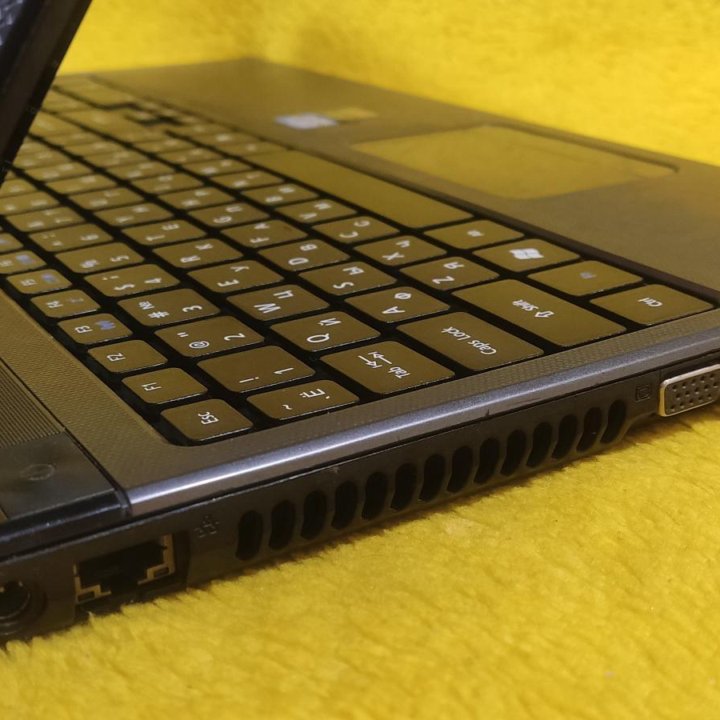 Ноутбук Acer i7, 10Gb, SSD+HDD, GT 520M, нов. клав