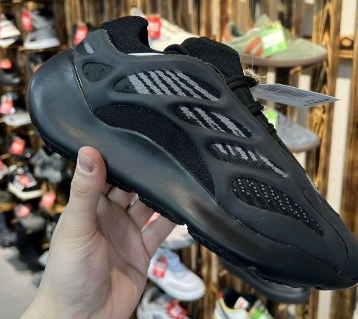 Кроссовки Adidas Yeezy Boost 700