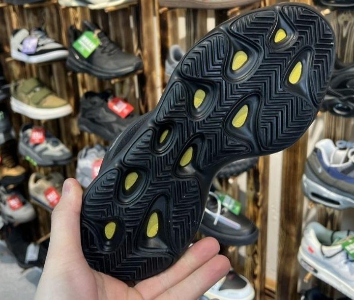 Кроссовки Adidas Yeezy Boost 700