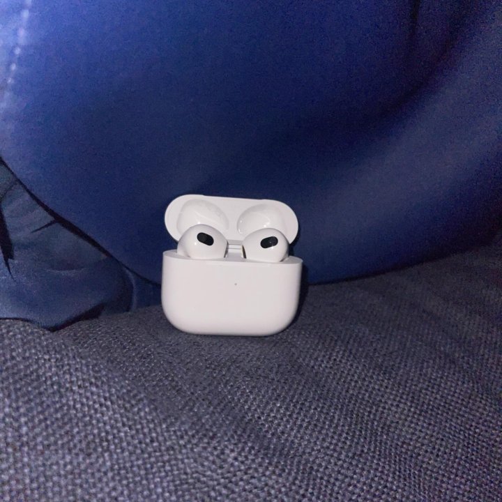 Продаю наушники AirPods 3 оригинал.