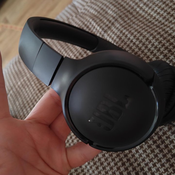 Наушники JBL BT560