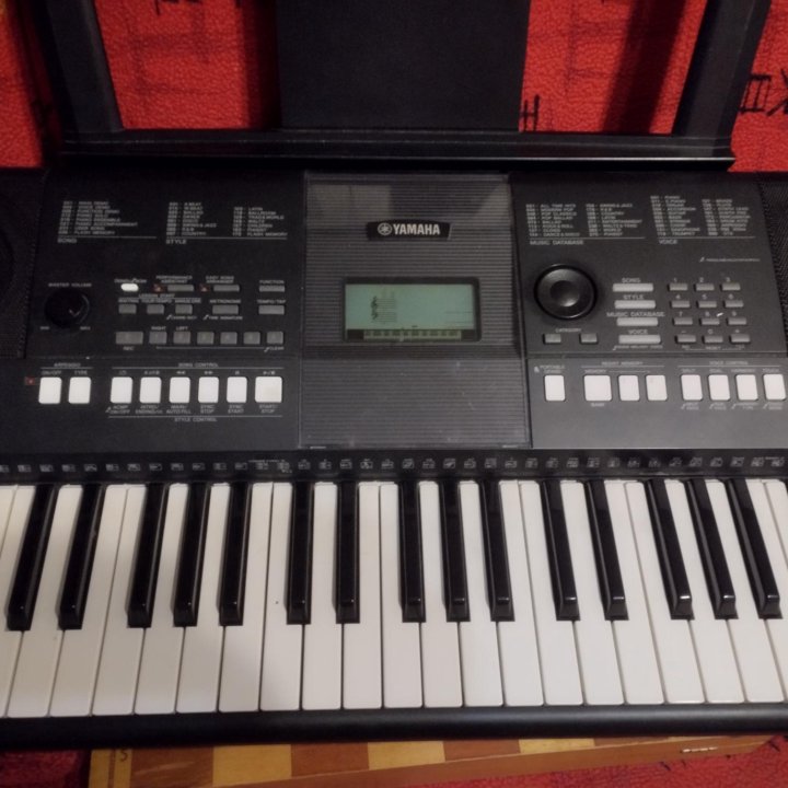 Синтезатор YAMAHA PSR E 423 Отличный инструмент