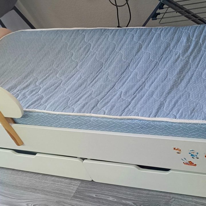 Детская кровать 160*75 с матрасом