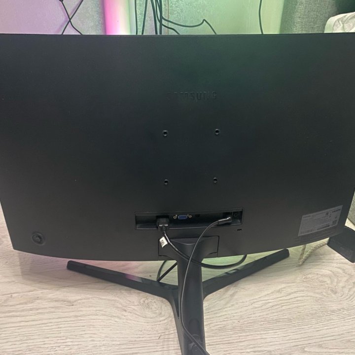 Монитор Samsung изогнутый 27” FHD-монитор CR50