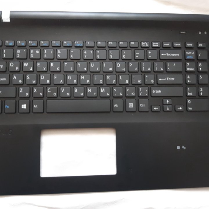 Sony VAIO SVF152. Топкейс с клавиатурой