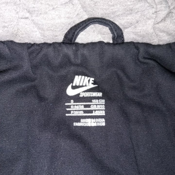 Женская куртка NIKE