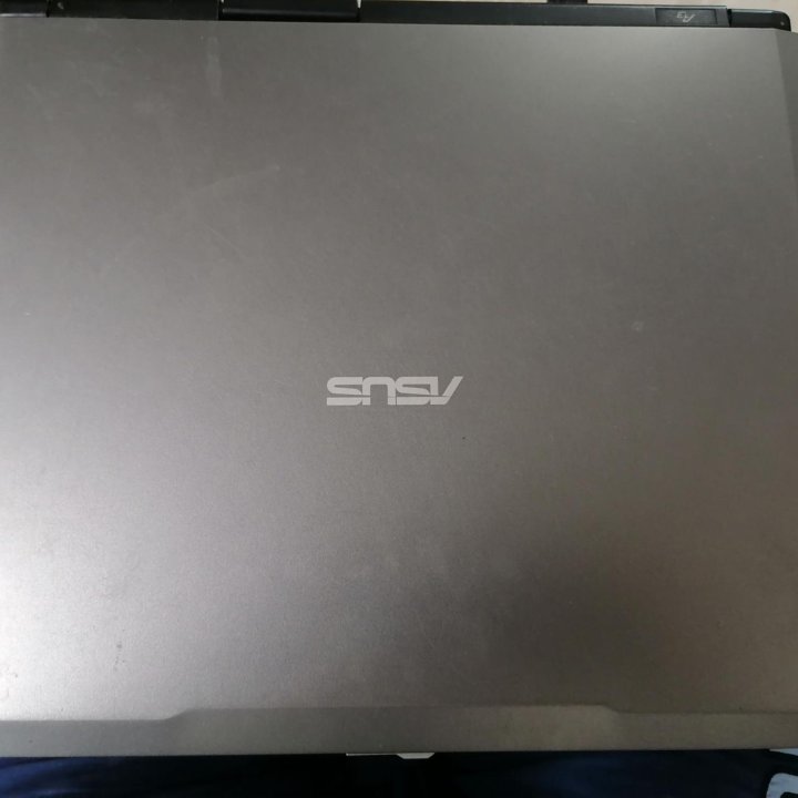 Ноутбук Asus v