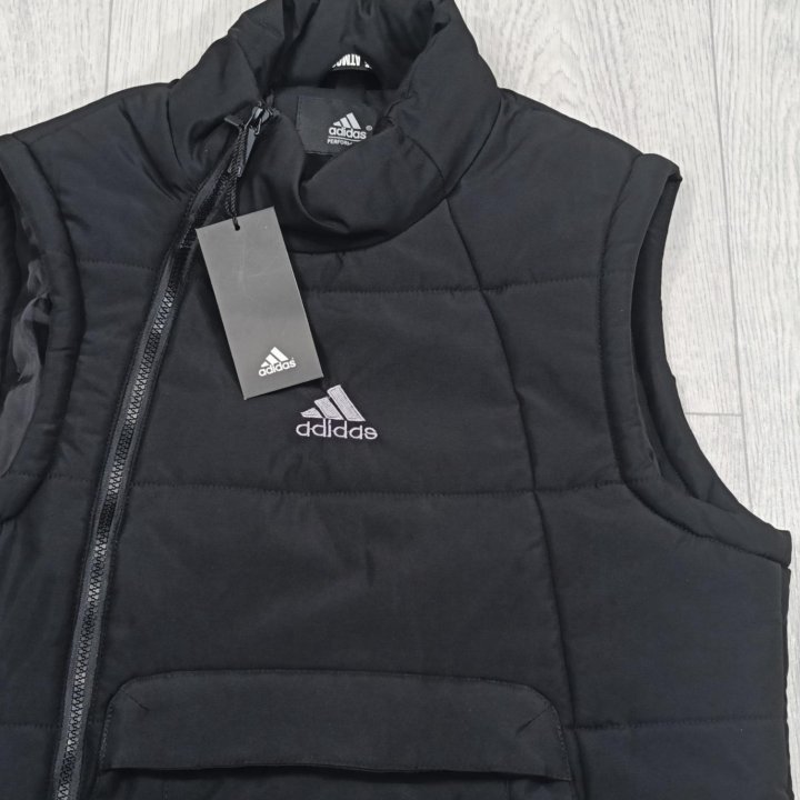 жилетка adidas