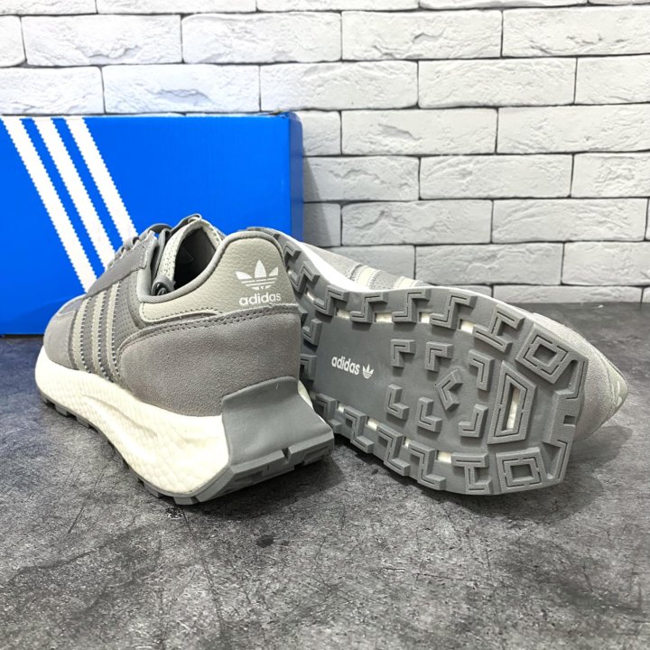 Кроссовки adidas retropy