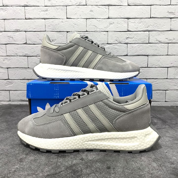 Кроссовки adidas retropy