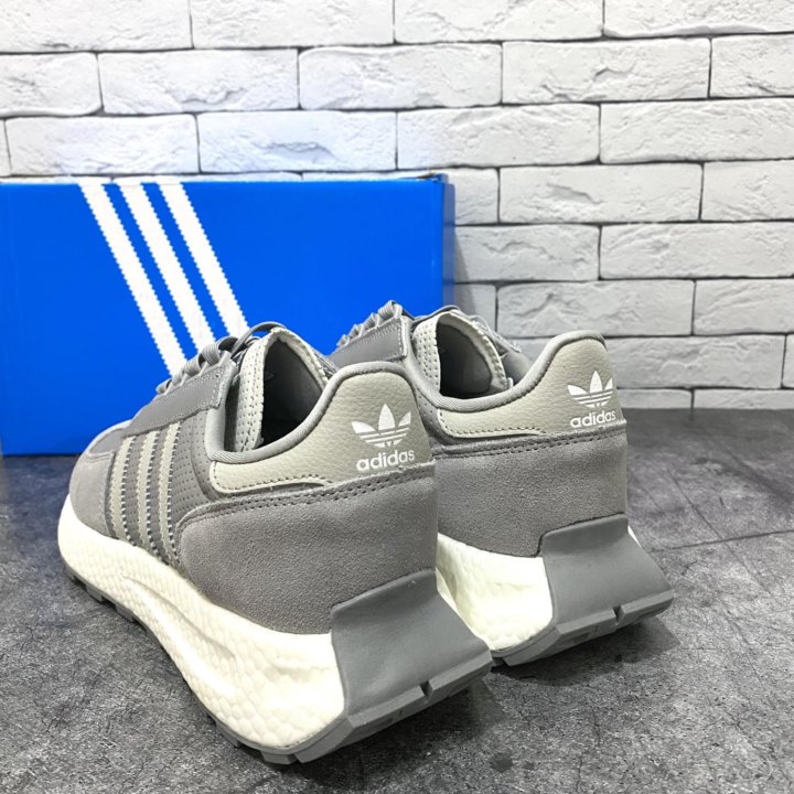 Кроссовки adidas retropy